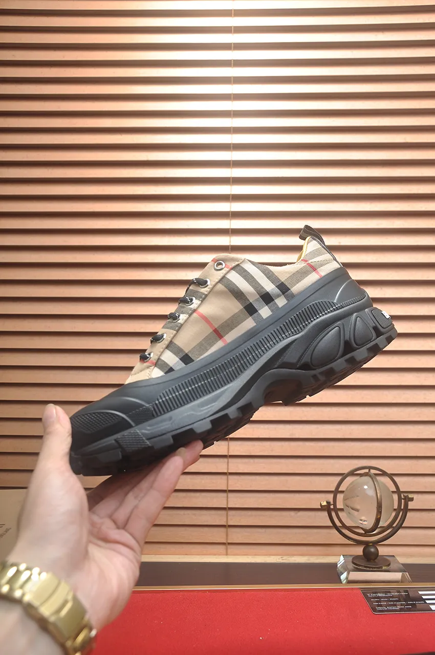 Men's shoes 💰640💶[Burberry] (cowhide lining) classic low-top sneakers｜Imported cowhide with classic plaid fabric｜Cow leather lining｜Original outsole｜Fine workmanship and comfortable to wear Size: 38-44 (customized at 45)